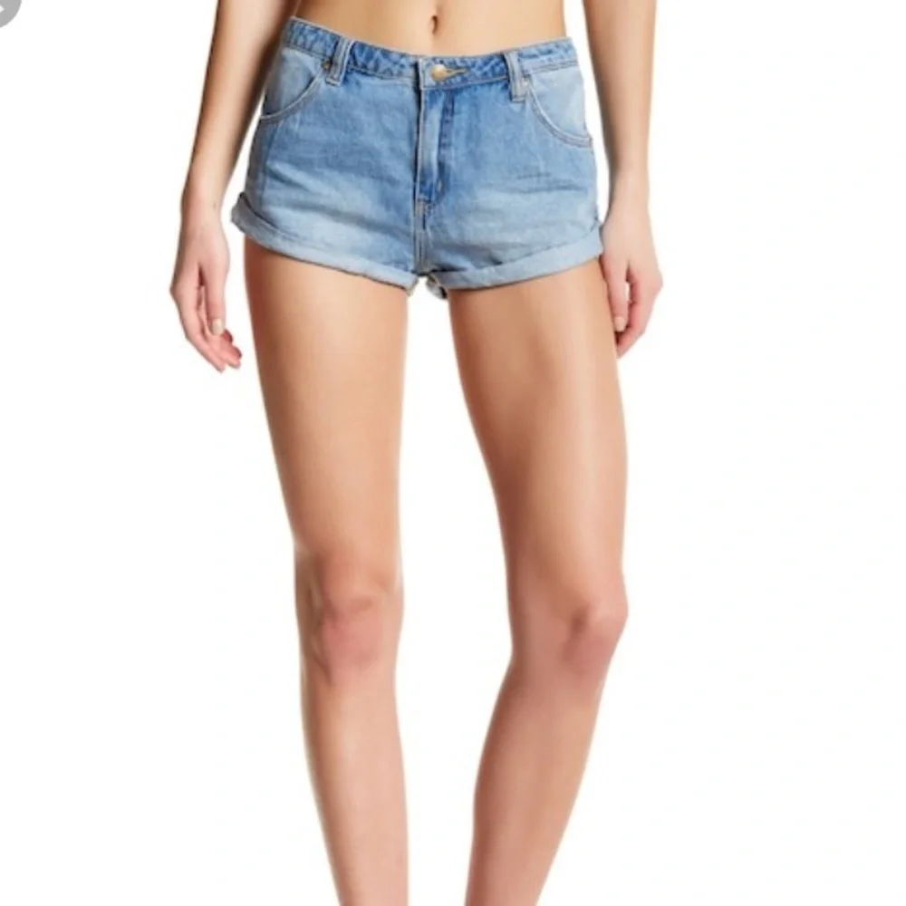 NWT • Rolla’s • Coasters Denim Cuffed Shorts 30